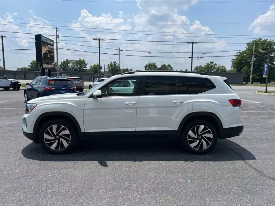 2024 Volkswagen Atlas SE Technology photo 1