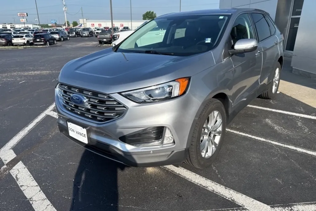 2024 Ford Edge Titanium photo 1