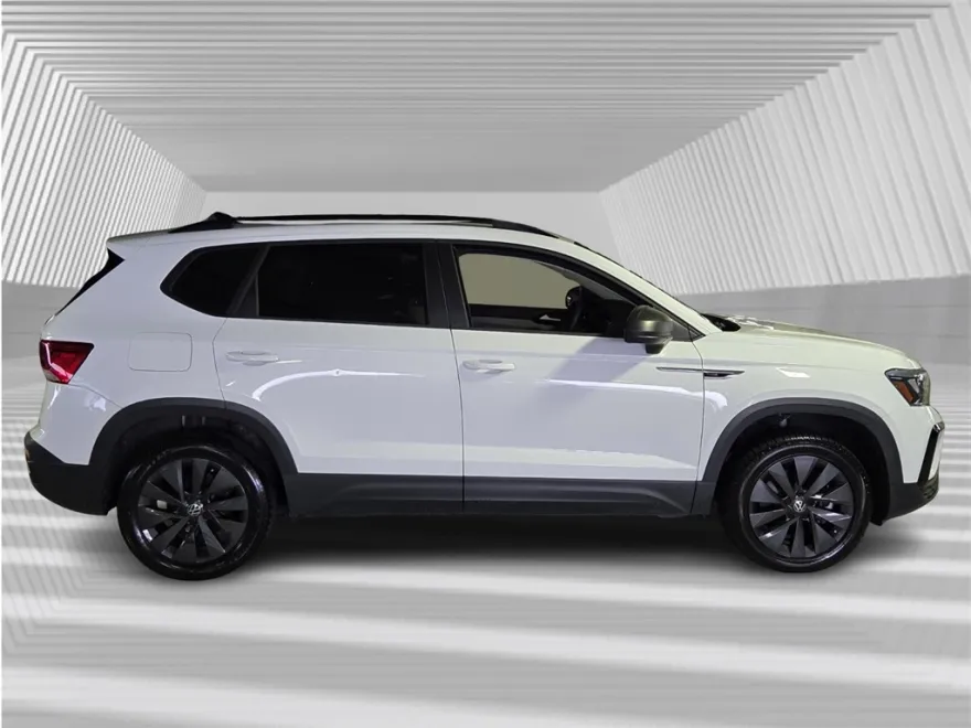 2022 Volkswagen Taos S photo 1