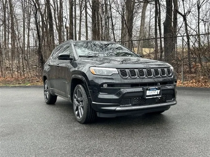2025 Jeep Compass Limited photo 1