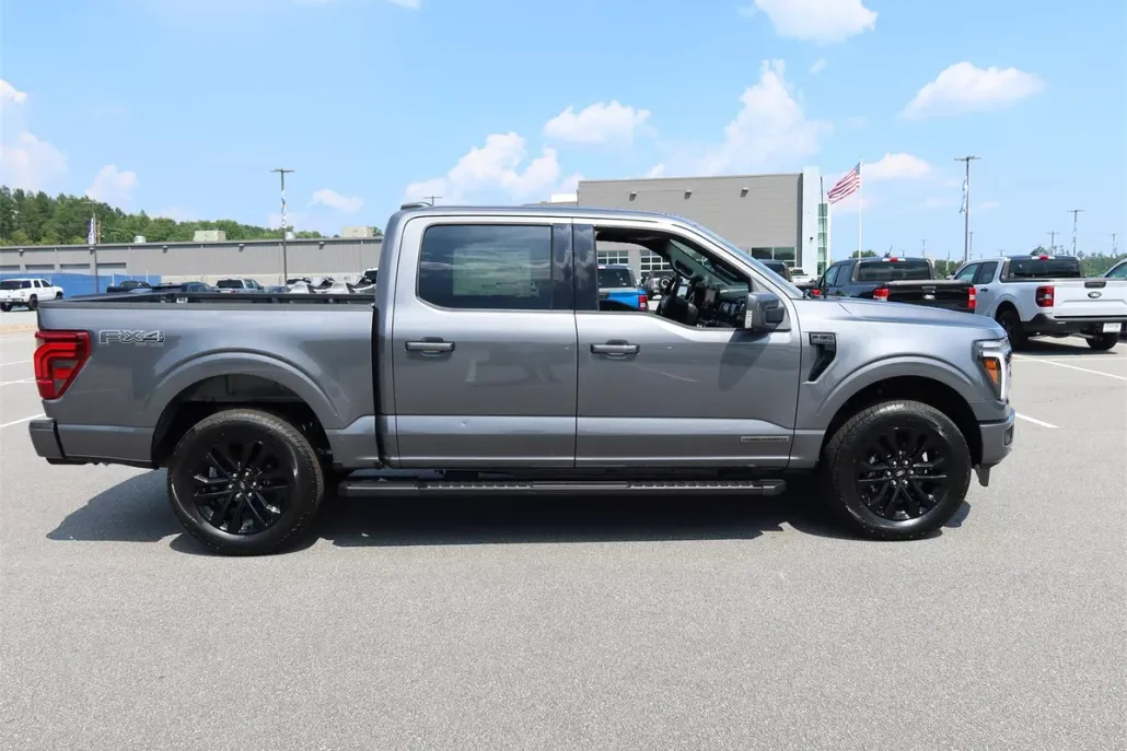2025 Ford F-150 Lariat photo 1