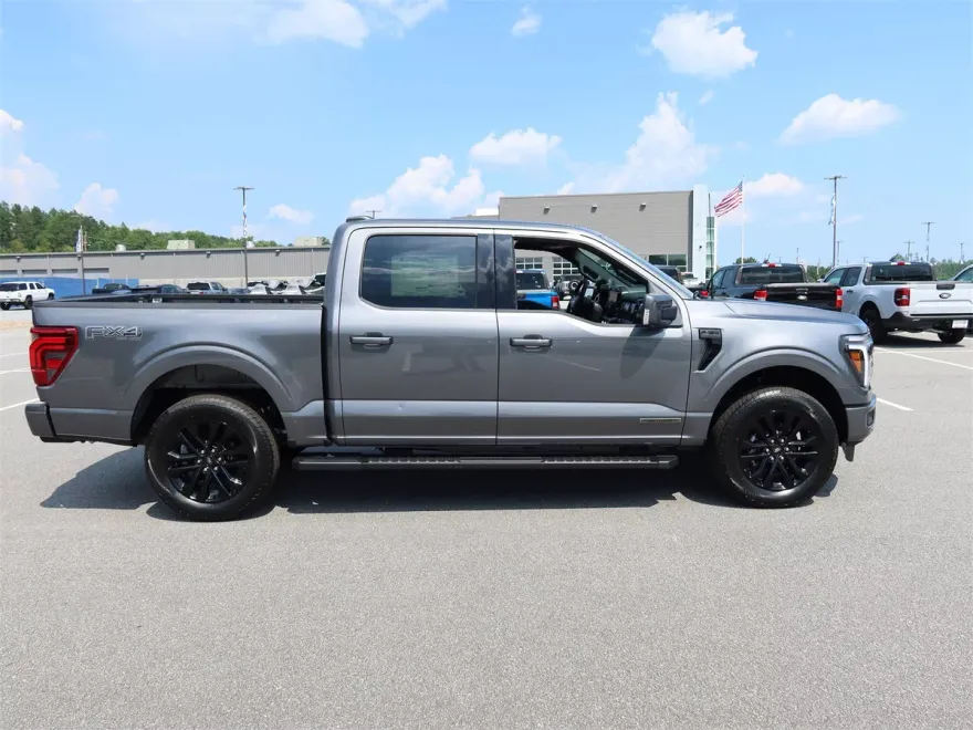 2025 Ford F-150 Lariat photo 1