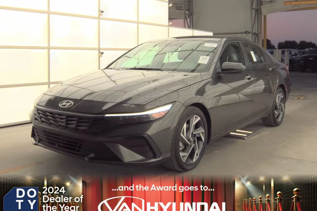 2025 Hyundai Elantra SEL Sport photo 1
