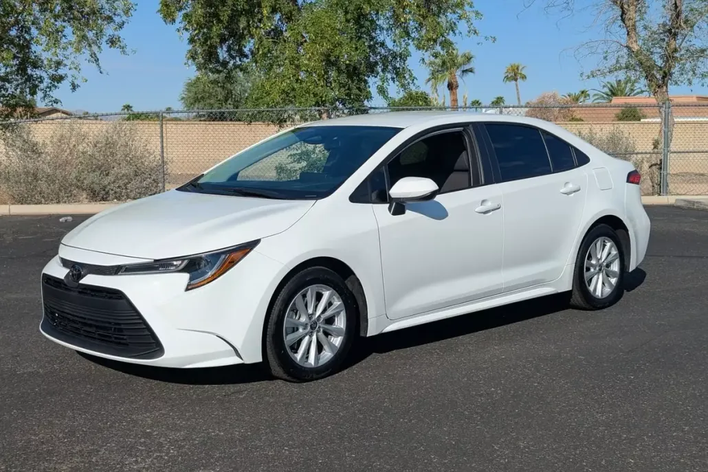 2024 Toyota Corolla LE photo 1