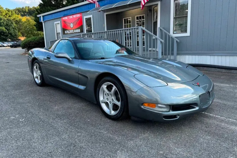 2004 Chevrolet Corvette photo 1