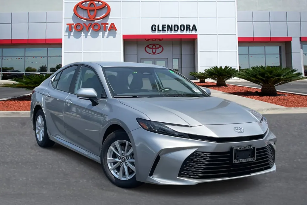 2025 Toyota Camry LE photo 1