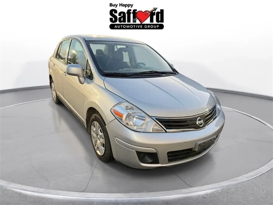 2010 Nissan Versa 1.8 S photo 1