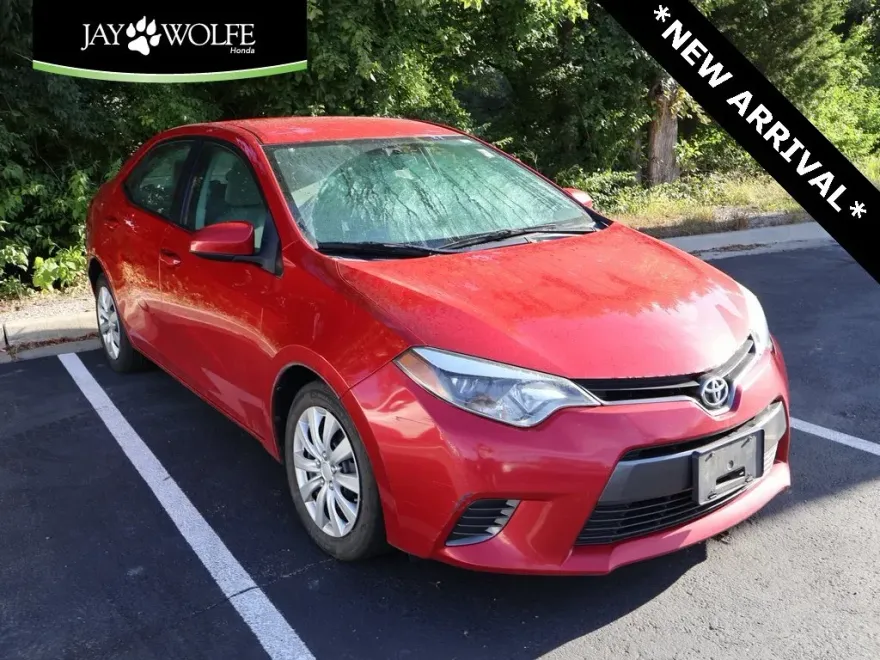 2015 Toyota Corolla LE photo 1