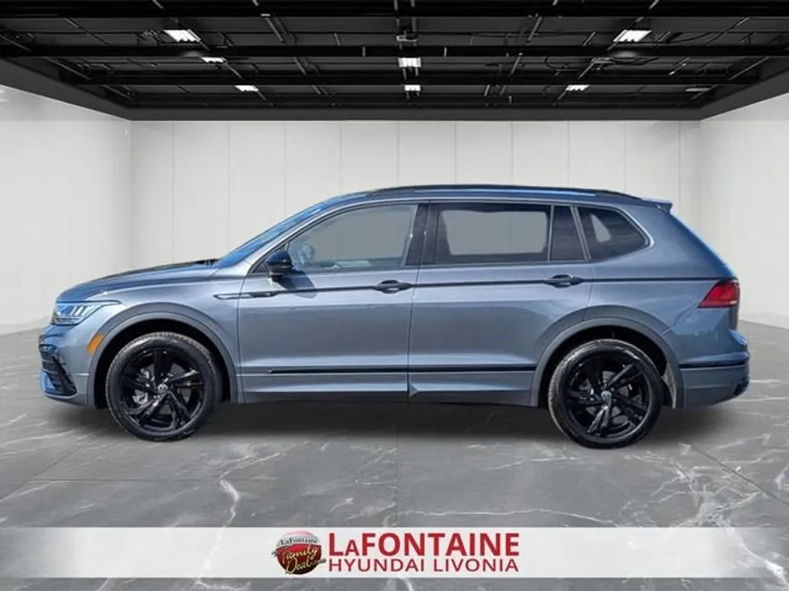 2023 Volkswagen Tiguan SE R-Line Black photo 1