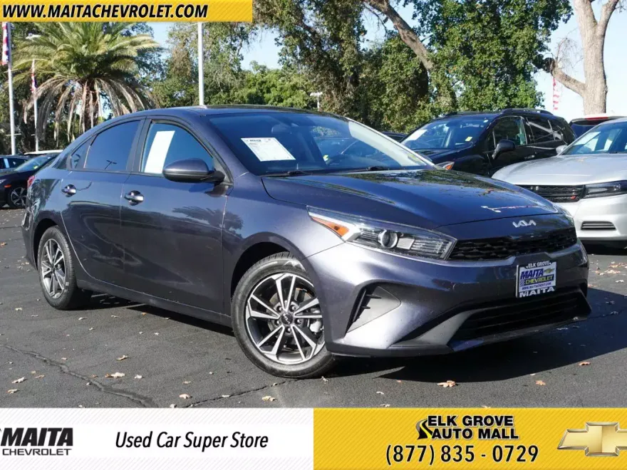 2022 Kia Forte LXS photo 1