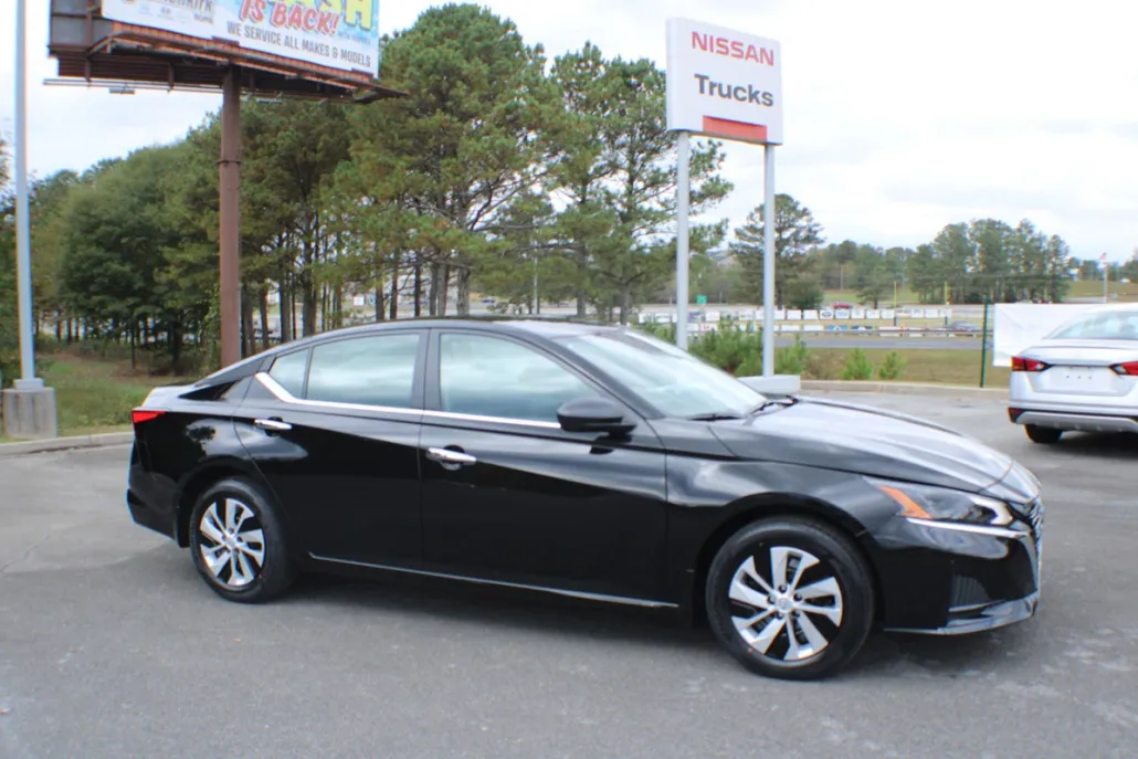 2025 Nissan Altima S photo 1