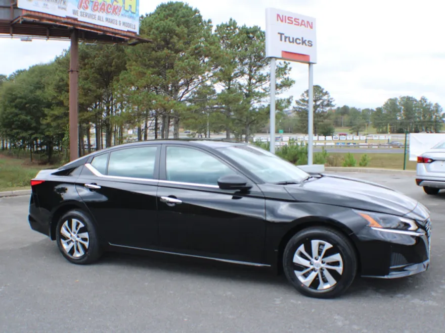 2025 Nissan Altima S photo 1