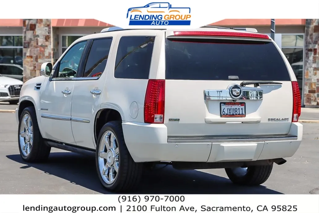 2010 Cadillac Escalade Premium photo 1