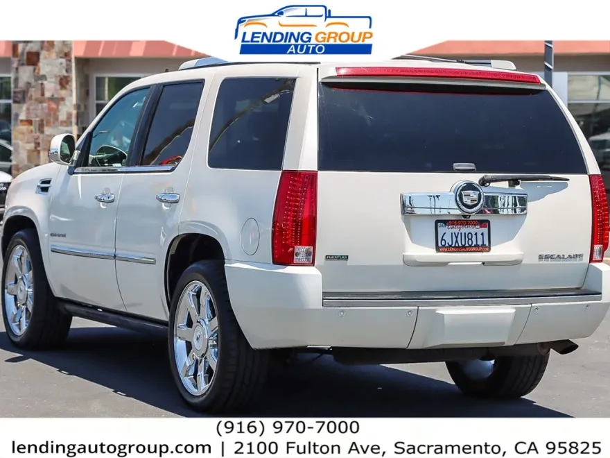 2010 Cadillac Escalade Premium photo 1