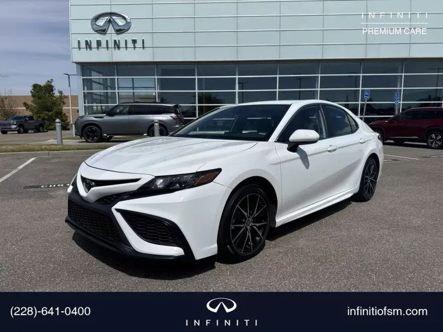 2024 Toyota Camry SE photo 1