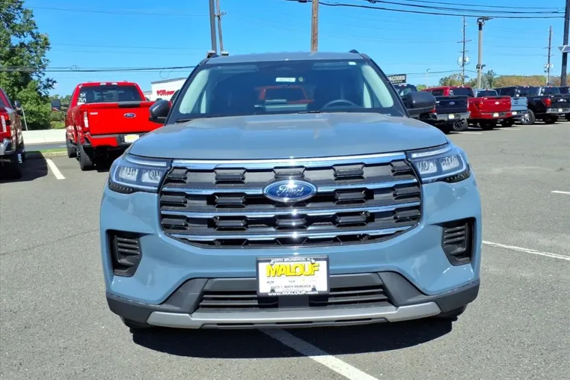 2025 Ford Explorer photo 1