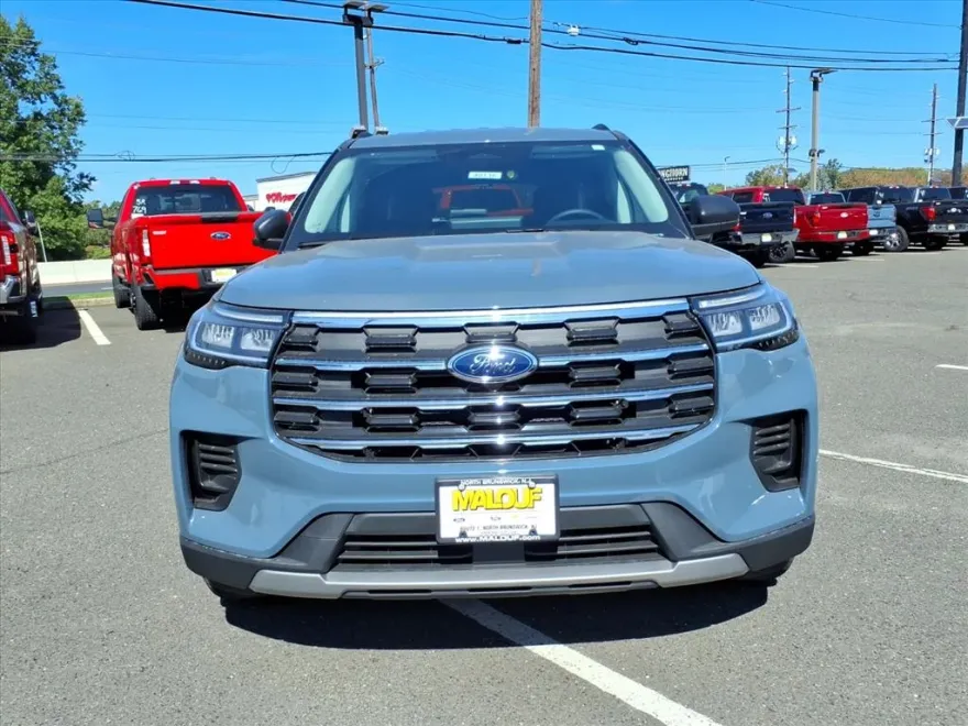 2025 Ford Explorer photo 1