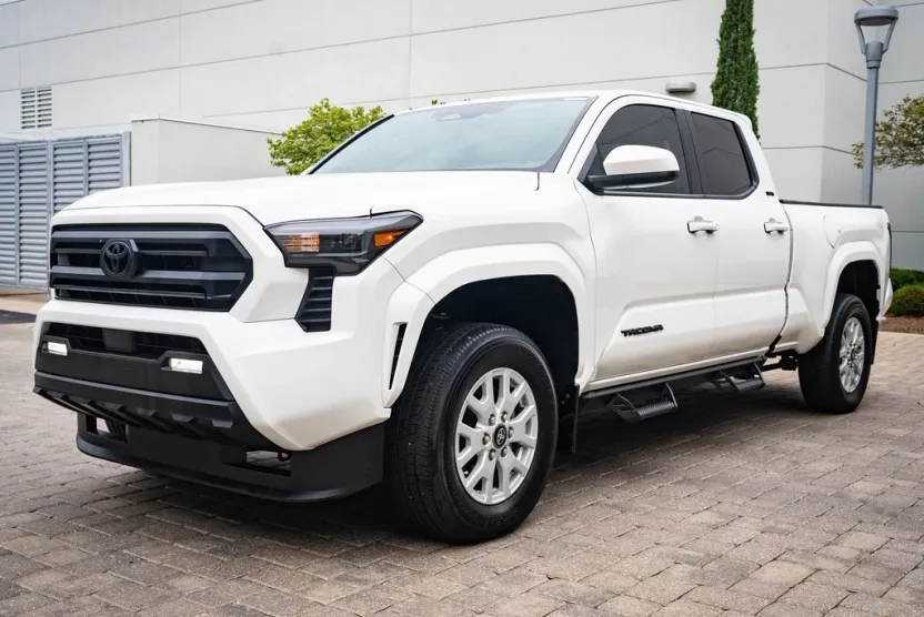 2024 Toyota Tacoma SR5 photo 1