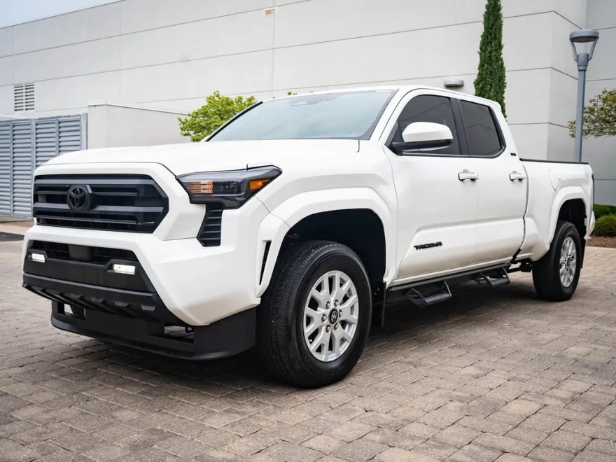 2024 Toyota Tacoma SR5 photo 1