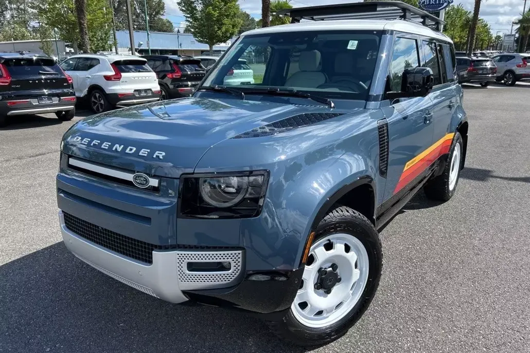 2025 Land Rover Defender 110 S photo 1