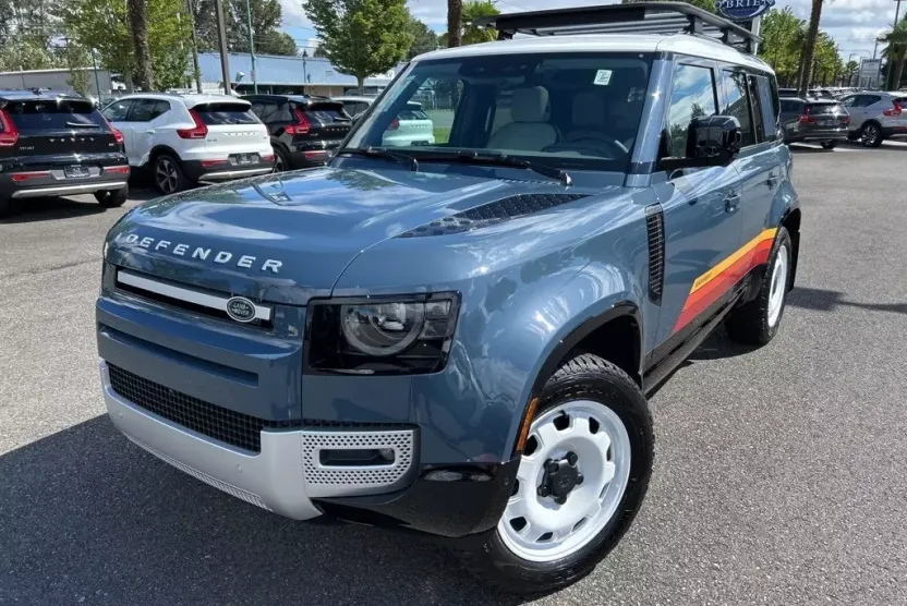 2025 Land Rover Defender 110 S photo 1