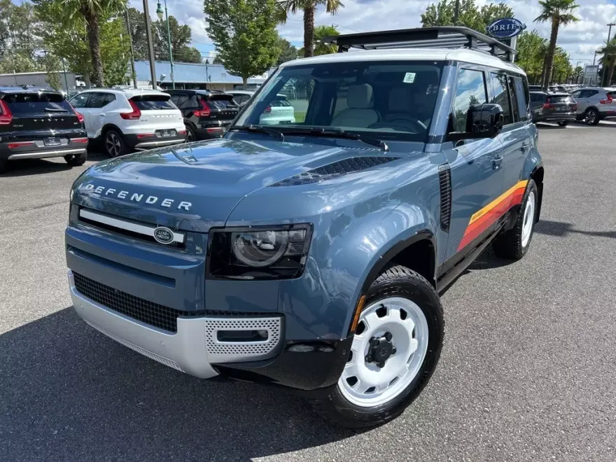 2025 Land Rover Defender 110 S photo 1
