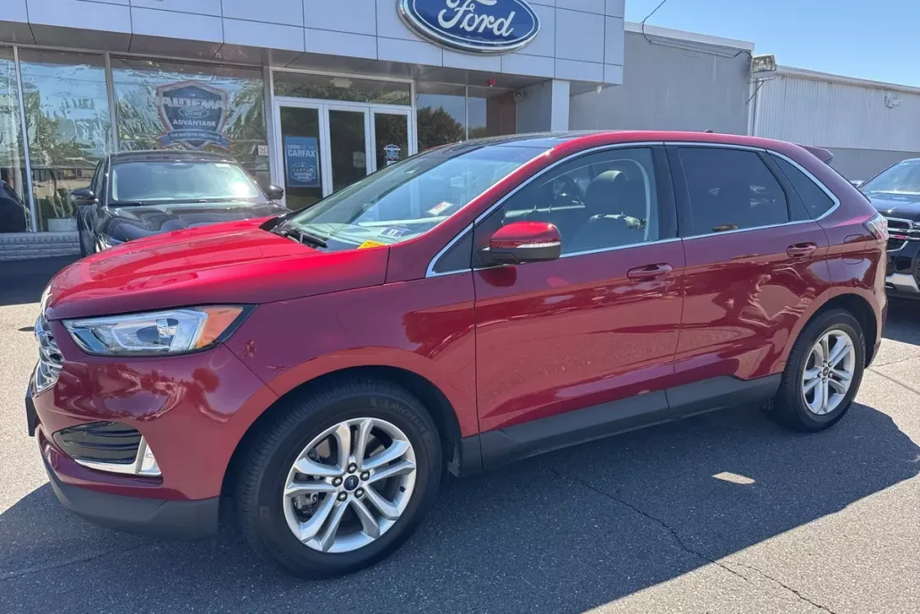 2019 Ford Edge SEL photo 1