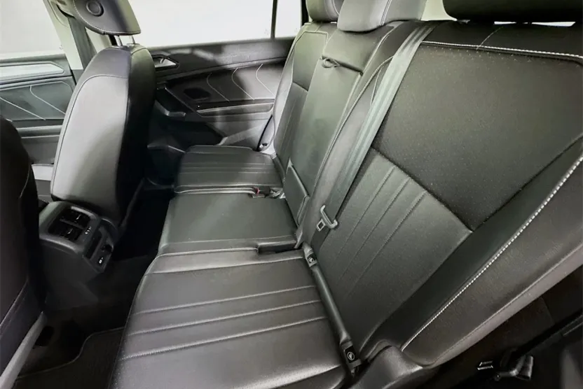 2023 Volkswagen Tiguan SE photo 1