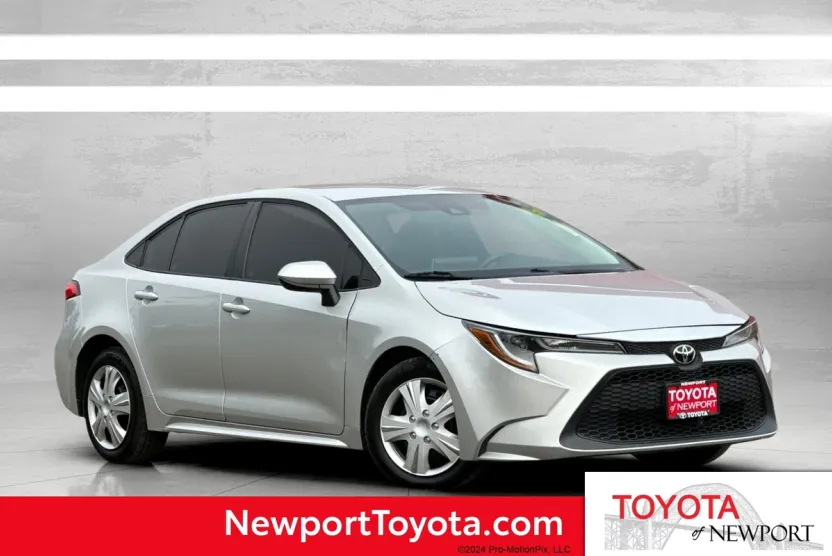 2021 Toyota Corolla LE photo 1
