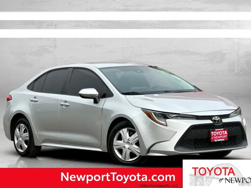 2021 Toyota Corolla LE photo 1