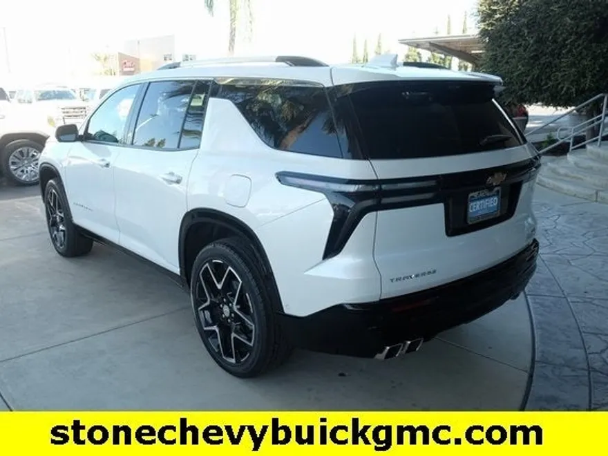 2025 Chevrolet Traverse High Country photo 2