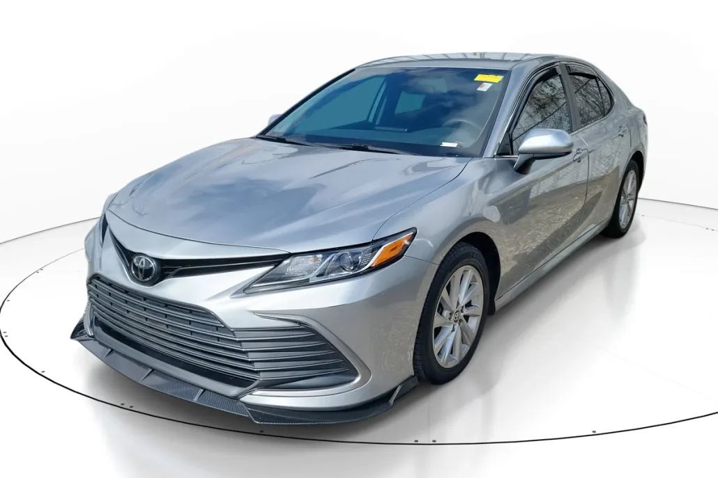 2023 Toyota Camry LE photo 1