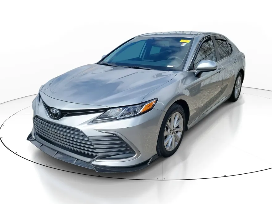 2023 Toyota Camry LE photo 1