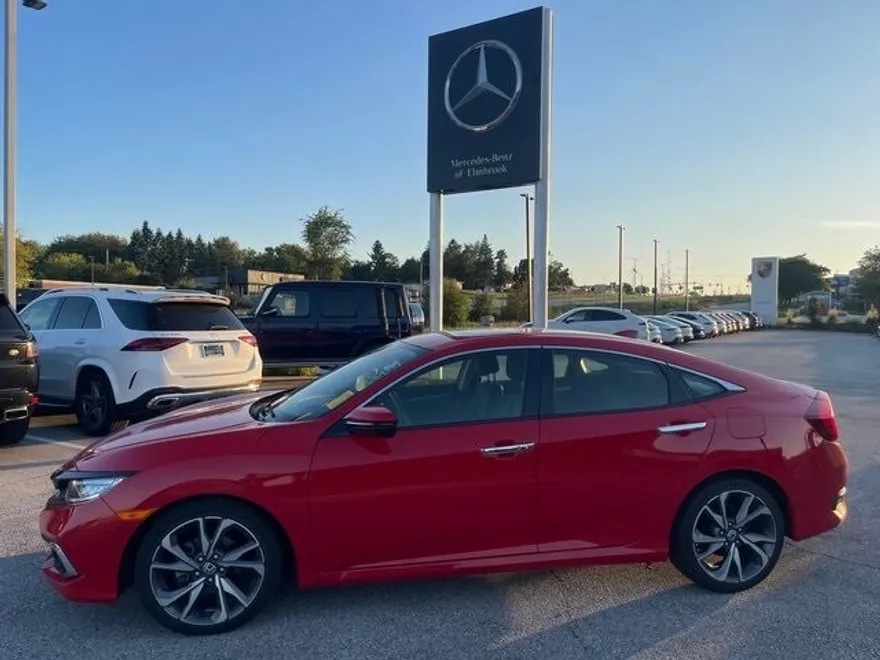 2019 Honda Civic Touring photo 1