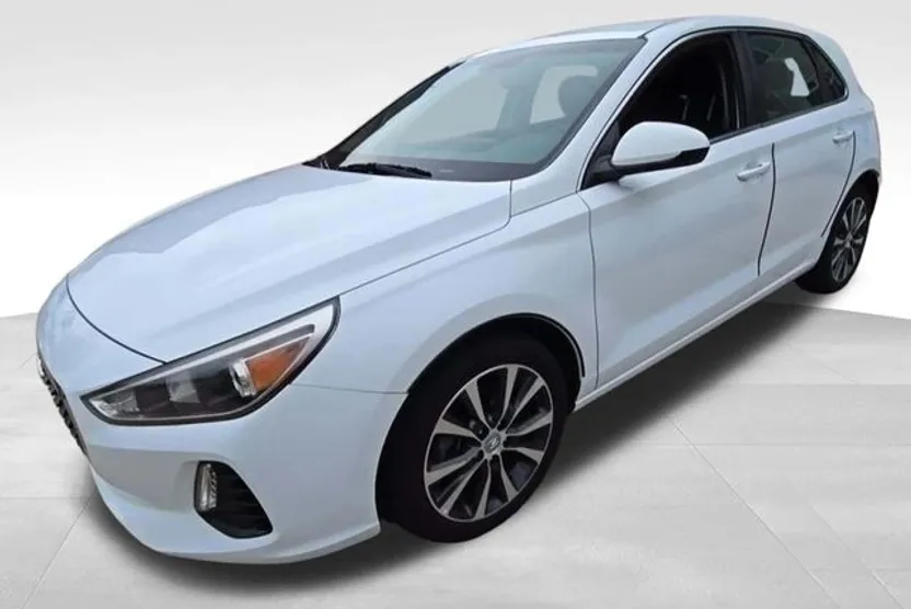 2019 Hyundai Elantra GT Base photo 1