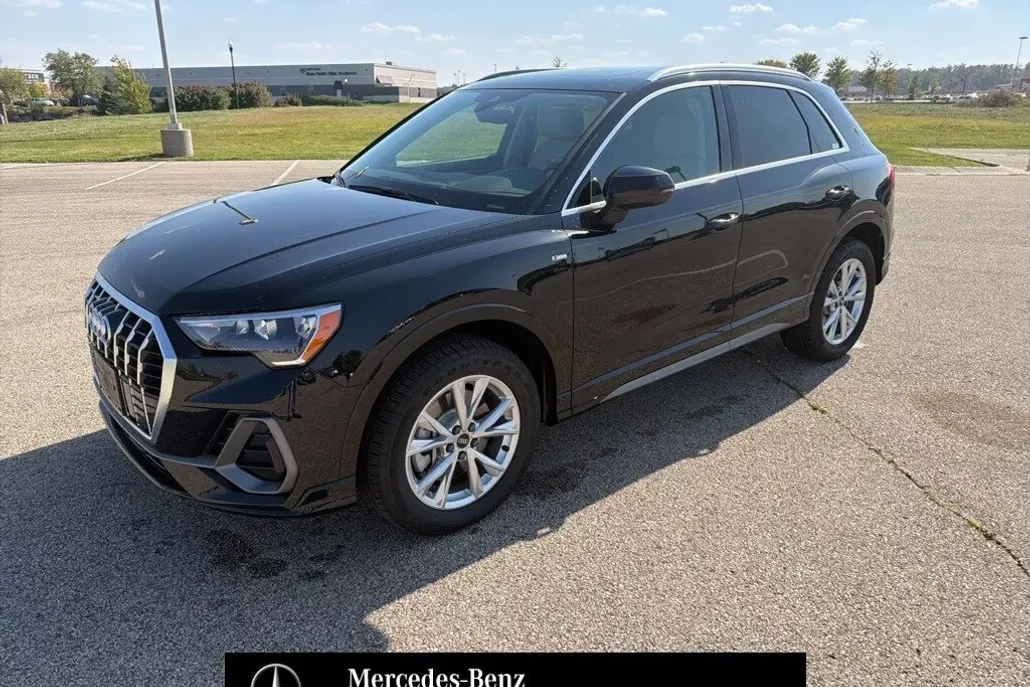 2022 Audi Q3 45 TFSI S line Premium photo 1