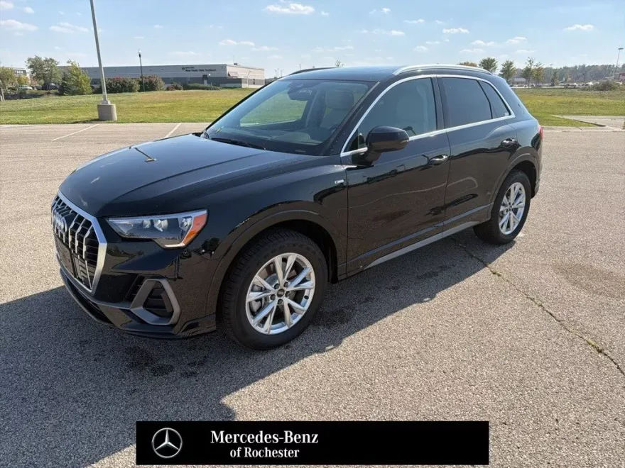 2022 Audi Q3 45 TFSI S line Premium photo 1