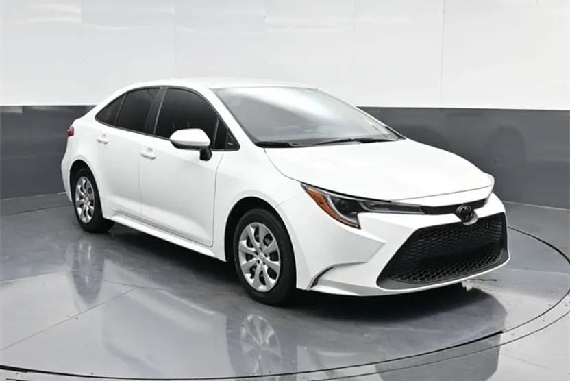 2022 Toyota Corolla LE photo 1