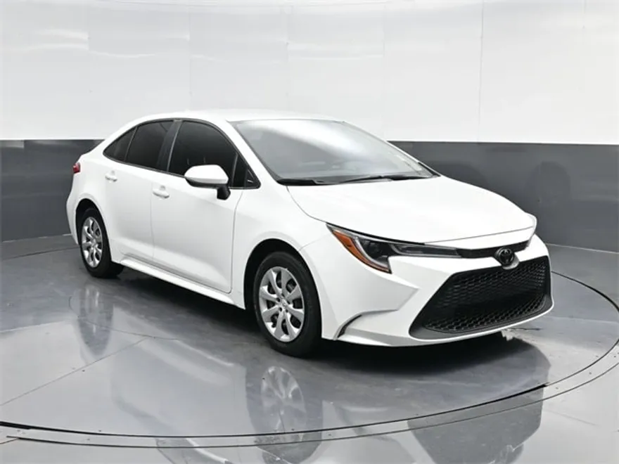 2022 Toyota Corolla LE photo 1