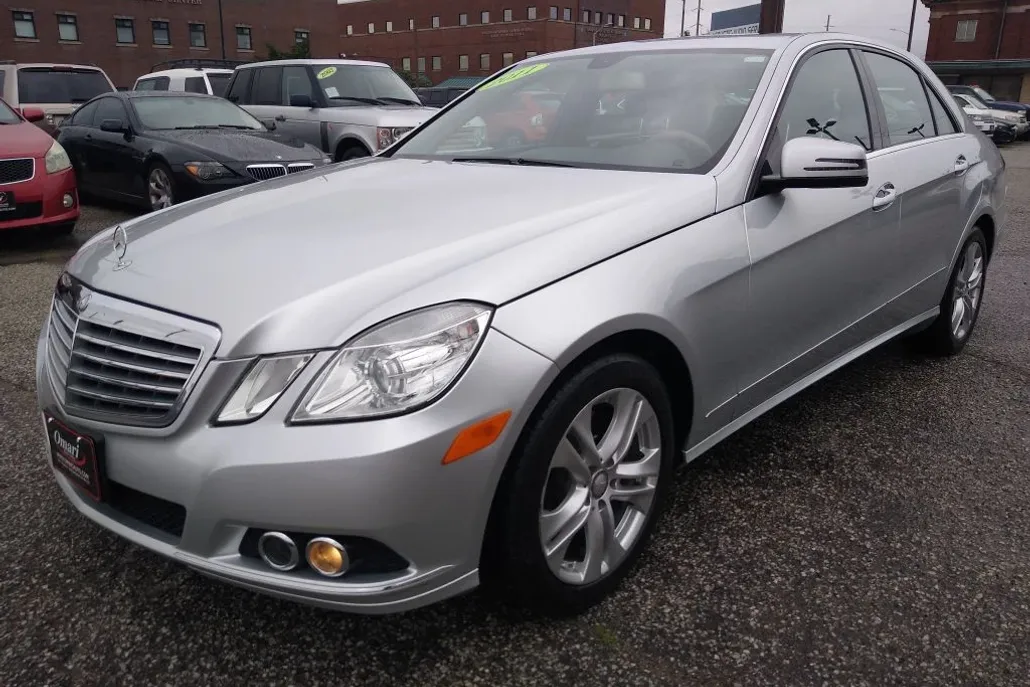 2011 Mercedes Benz E 350 4MATIC Sedan photo 1