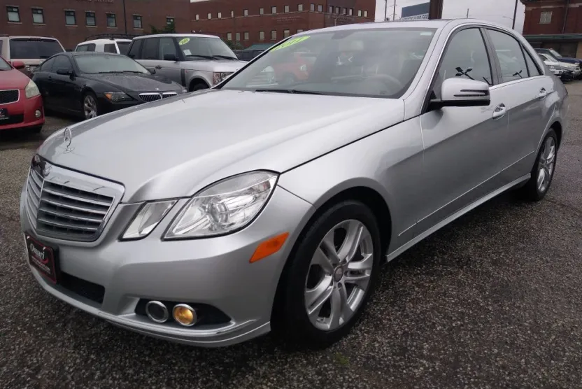 2011 Mercedes Benz E 350 4MATIC Sedan photo 1