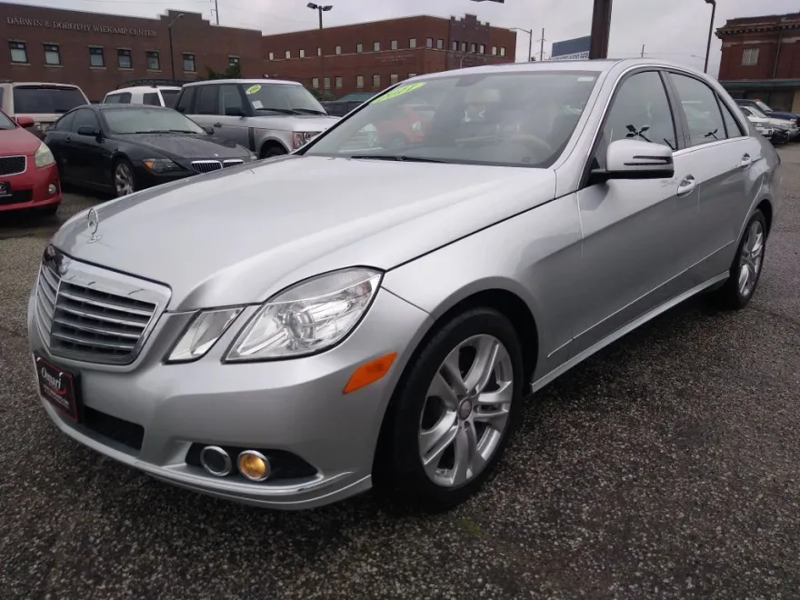 2011 Mercedes Benz E 350 4MATIC Sedan photo 1