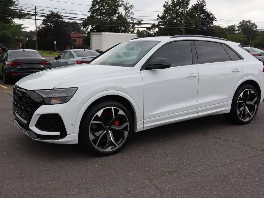2024 Audi RS Q8 photo 1
