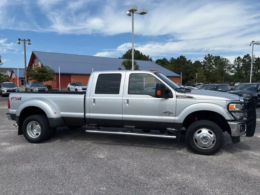 2015 Ford F-350 Lariat photo 1
