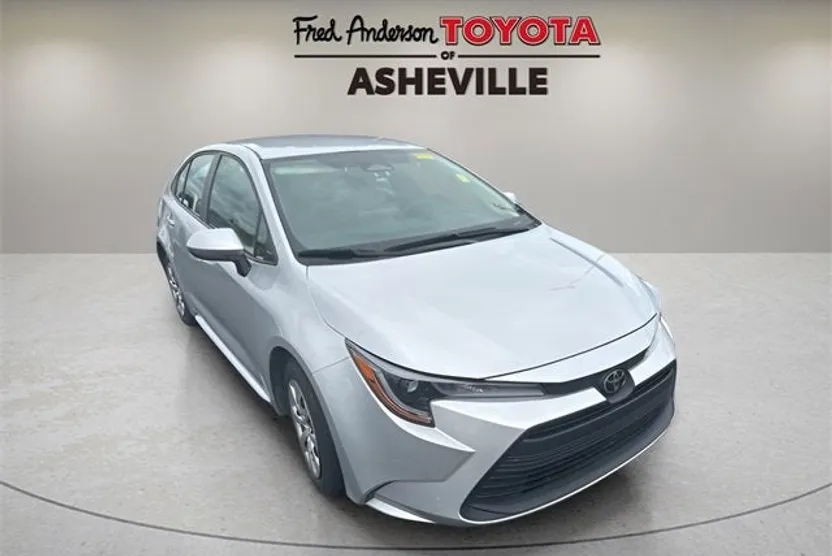 2024 Toyota Corolla LE photo 1