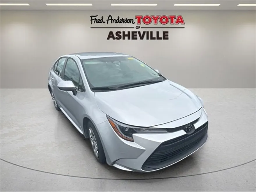 2024 Toyota Corolla LE photo 1