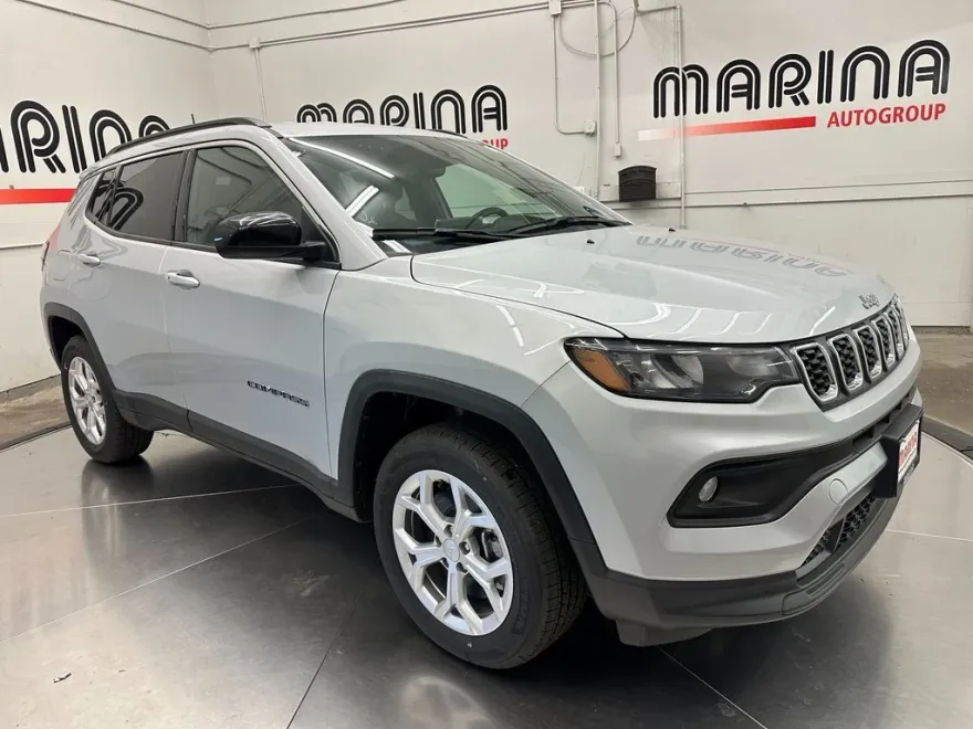 2024 Jeep Compass Latitude photo 1