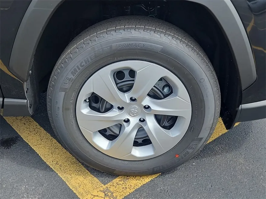 2025 Toyota RAV4 LE photo 1