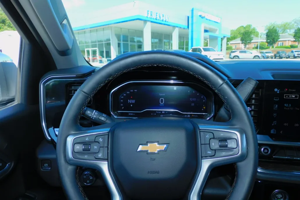 2023 Chevrolet Silverado 1500 LT photo 1