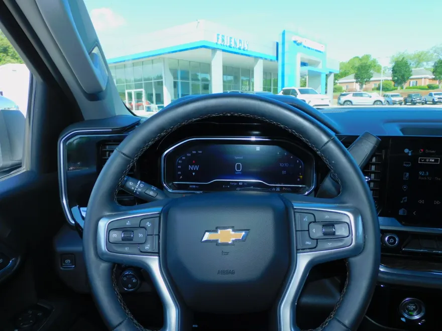 2023 Chevrolet Silverado 1500 LT photo 1